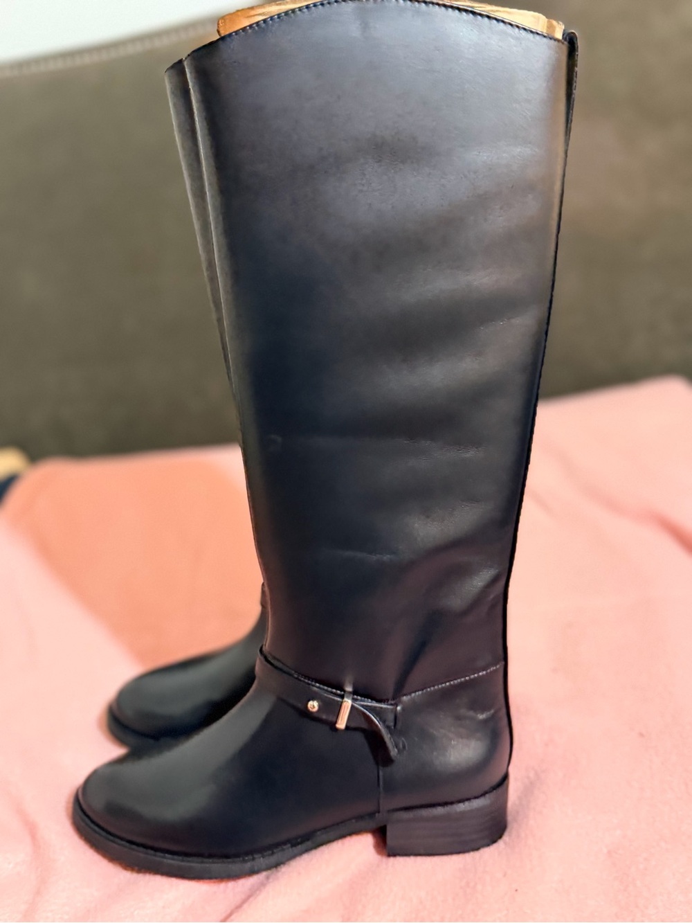 On 34th women's Firesse black riding books. Genuine leather new